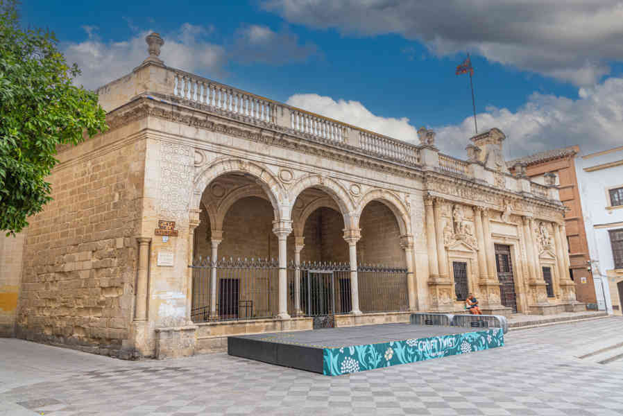 Cádiz - Jerez de la Frontera 06 - plaza de La Asunción y Cabildo antiguo.jpg